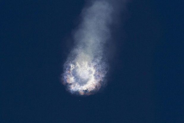 Roket Spacex Meledak,...