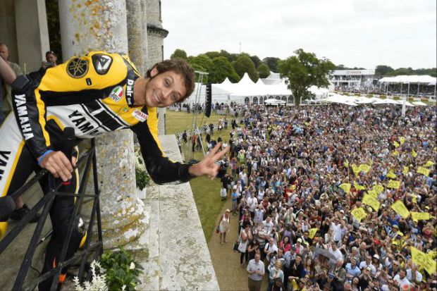 Rossi Rayakan Kemenangan...