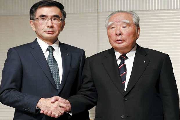CEO Suzuki Motor Tunjuk...