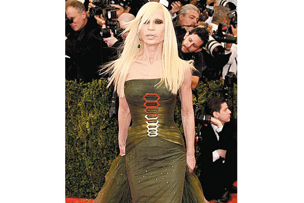 Donatella Untuk Givenchy