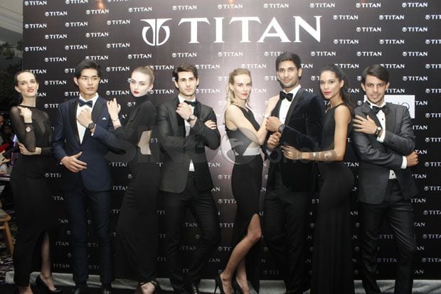 Titan Luncurkan Dua...