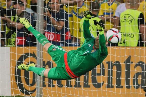 Bawa Tim Juara, Kiper...