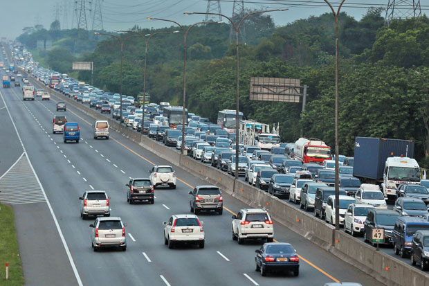 Pembangunan Tol Jakarta-Cikampek...