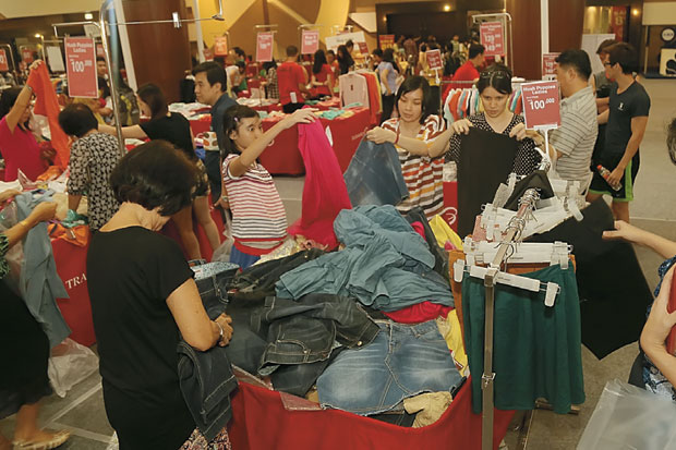 Jelang Lebaran Mal Banjir...