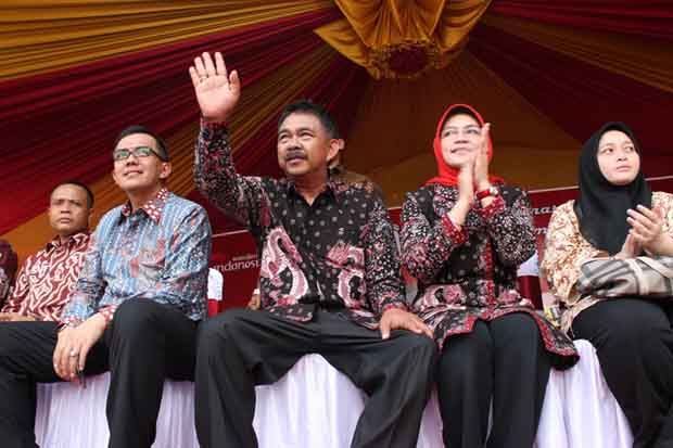 Mantan Bupati Cirebon...