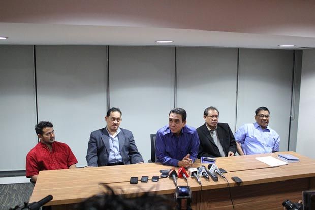 Tak Peduli Djohar Mundur,...