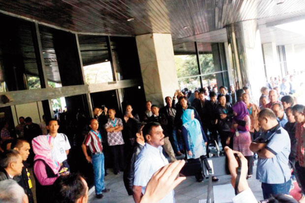 Demo, Karyawan PT InTI...