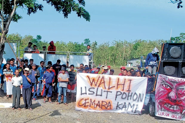 Kepala Desa Ngawu Dituntut...