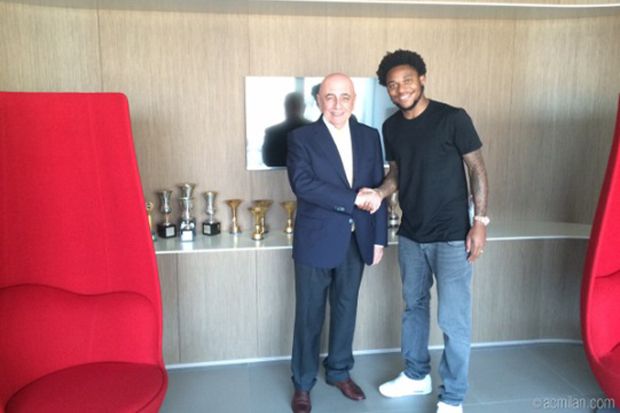 RESMI: AC Milan Dapatkan...