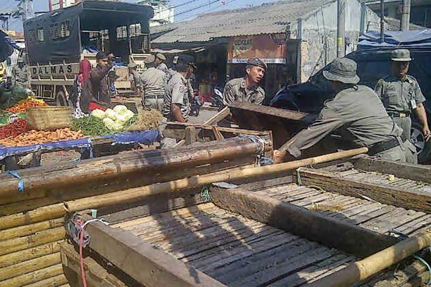 Hambat Arus Mudik, 5...