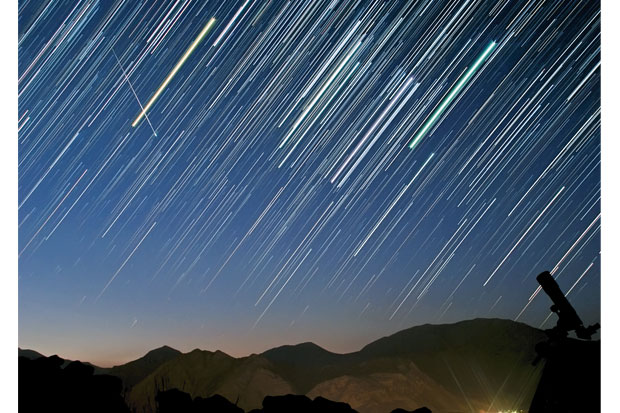 Hujan Meteor Buatan...