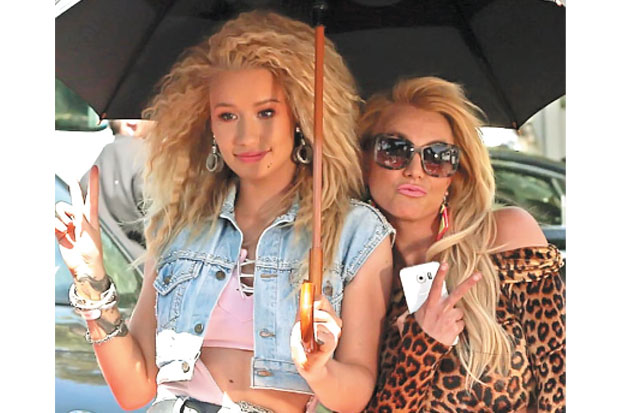 Iggy Berselisih dengan...