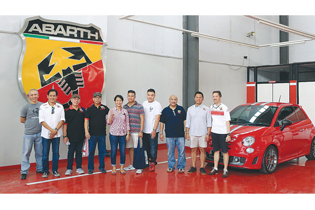 Undang Komunitas Mobil...
