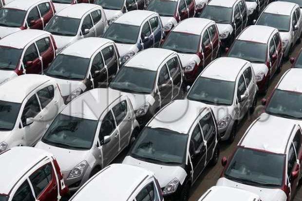 Penjualan Mobil Juni...