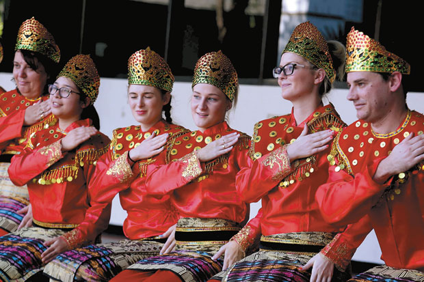 Tari Saman Menarik Minat...