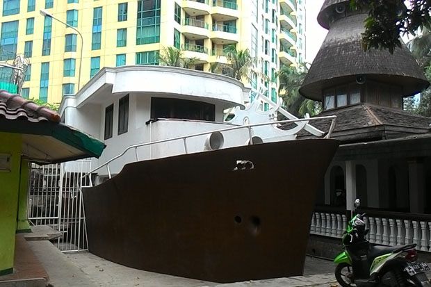 Masjid Perahu Casablanca,...