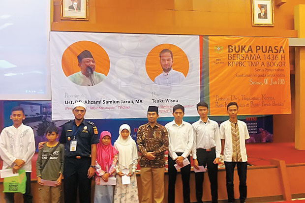Berbagi Berkah dengan...