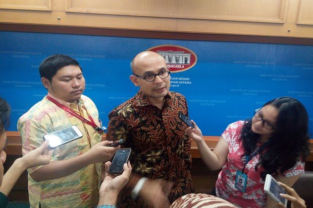 Kemlu Lacak Dua Pilot...