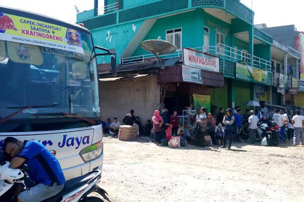 Ratusan Warga Depok...