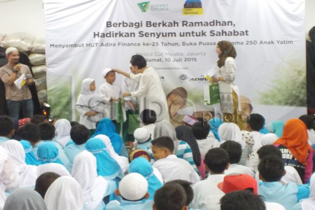 Adira Finance Berbagi...