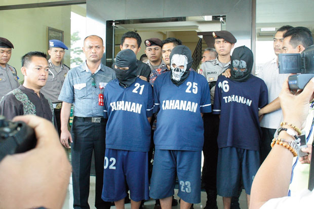 Tiga Pembunuh Marinir...