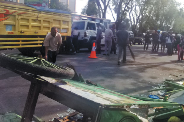 Diseruduk Taft, Penjual...