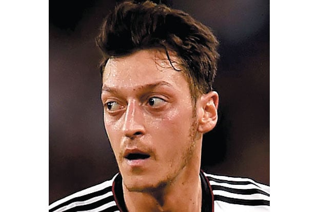 Tertarik Rekrut Oezil