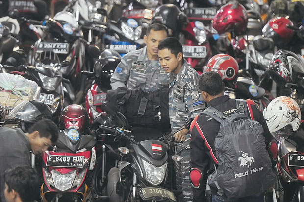 Menhub Lepas Ribuan...