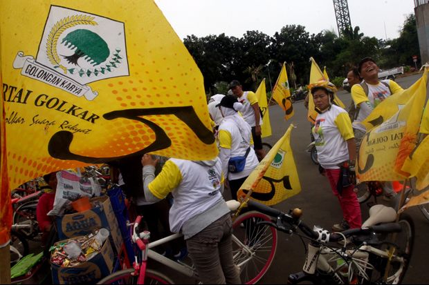Konflik Golkar Akan...