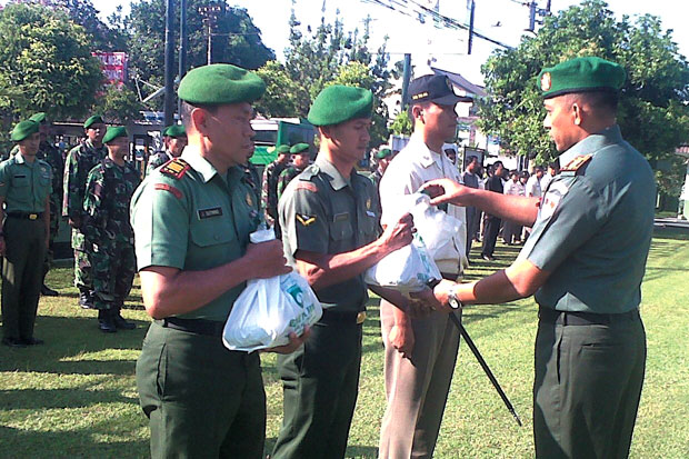 Dandim Yogya Bagikan...