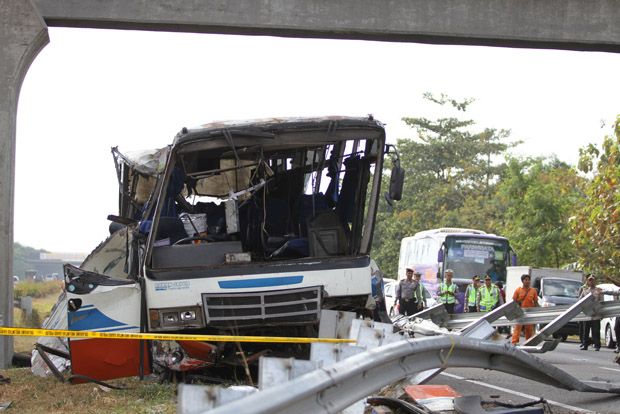 Bus Maut Rukun Sayur...