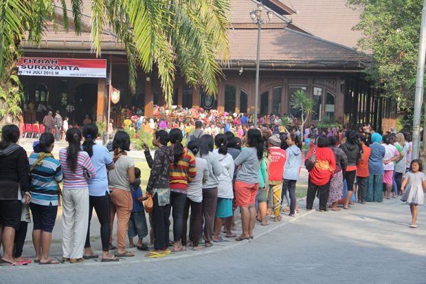 PNS Pemkot Solo Bagikan...