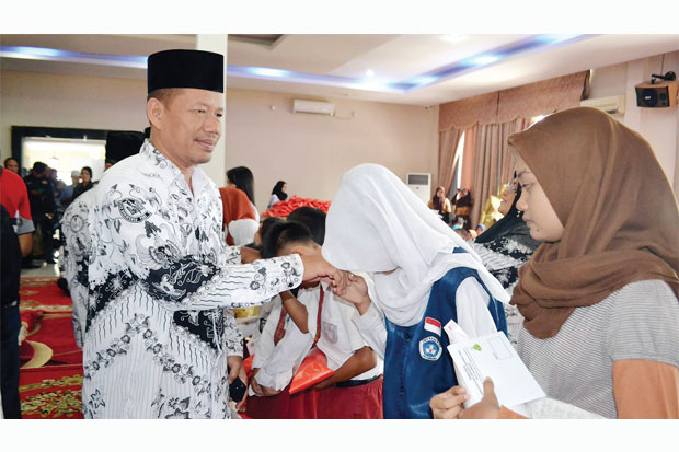 Guru SMA/SMK Diminta...