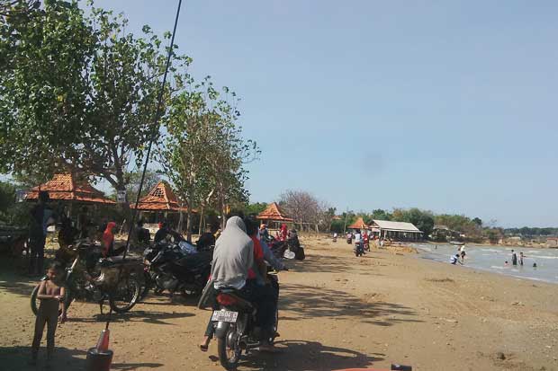 Pantai Jumiang Pamekasan...
