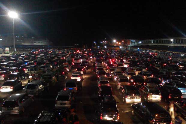Arus Mudik 2015 di Pelabuhan...