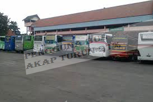 Pengguna Bus AKAP Turun...