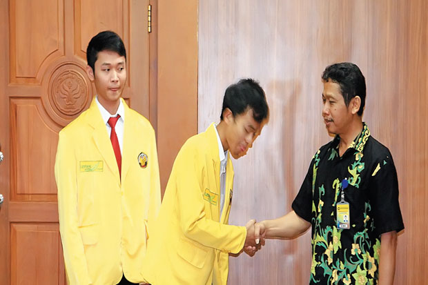 Mahasiswa Unnes Wakili...