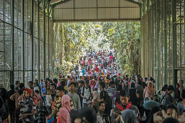 Warga Padati Tempat...