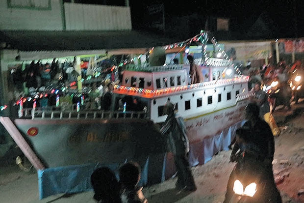 Mengarak Telong-Telong...