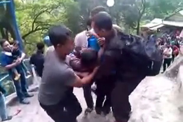 Tebing Air Terjun Sedudo...