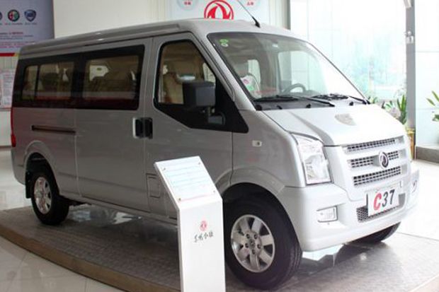 Industri Automotif Tanah...