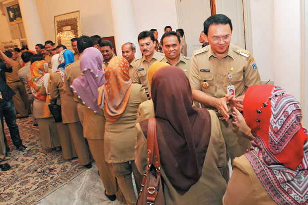 Ribuan PNS Tidak Masuk...