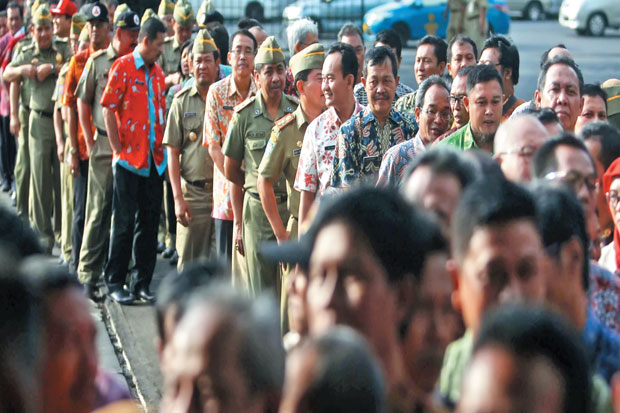 Hari Pertama Kerja,...