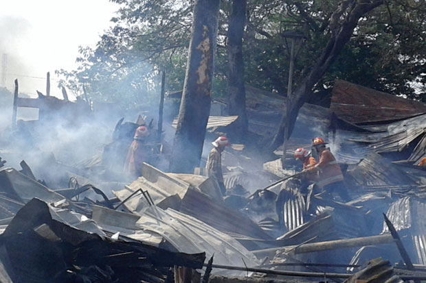 Bakar Sampah, 15 Kios...