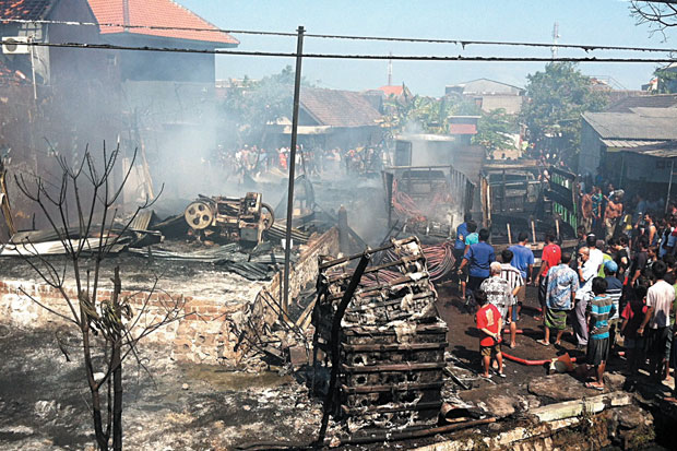 Gudang Spon Ludes Terbakar