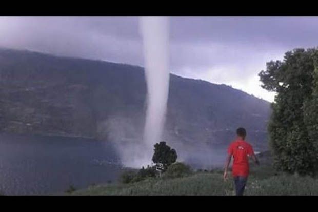 Tornado Bikin Panik...