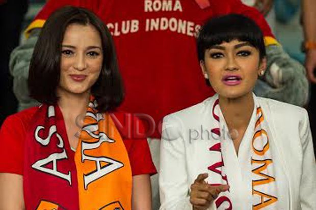 Jupe vs Julie Estelle:...