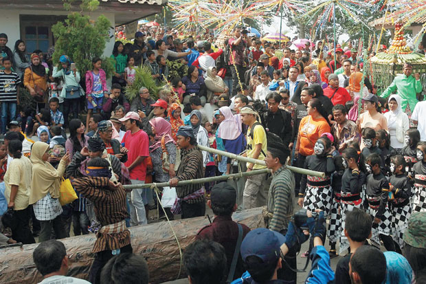 Gelar Tradisi Syawalan,...