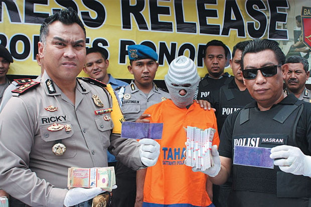 Pemalsu Uang Rp300 Juta...