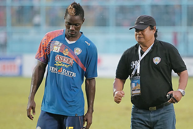 Pemain Arema Digoda...